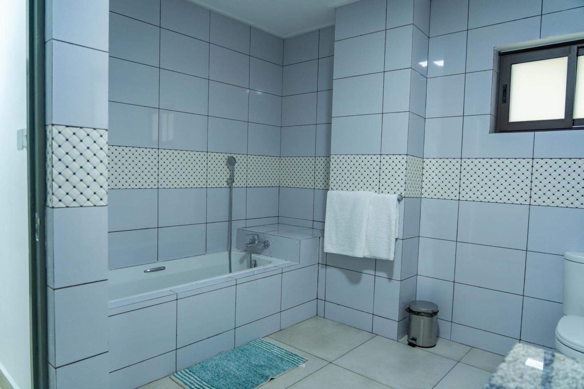 E&E Self Catering 호텔 보발롱 외부 사진